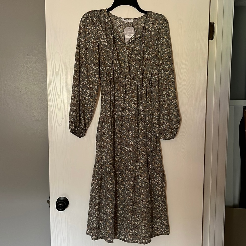 Beautiful blue-gray long sleeved dress!